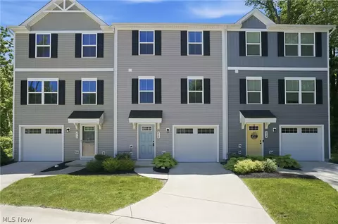 212 Raintree Ln, Painesville, OH 44077