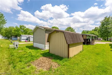 62 Redwood Dr, Beloit, OH 44609