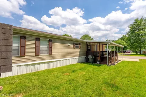62 Redwood Dr, Beloit, OH 44609