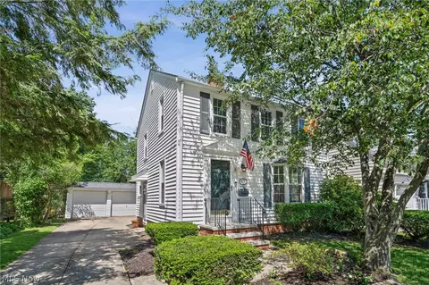 444 Canterbury Rd, Bay Village, OH 44140
