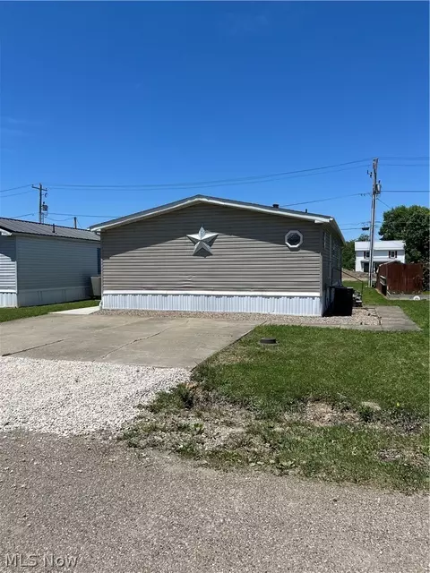 10193 Oakwood St, Byesville, OH 43723