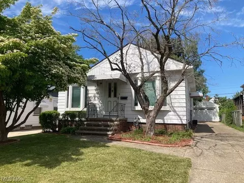 6602 Brownfield Dr, Parma, OH 44129