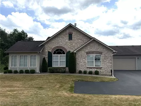 1203 River Glen Dr NE, Warren, OH 44484