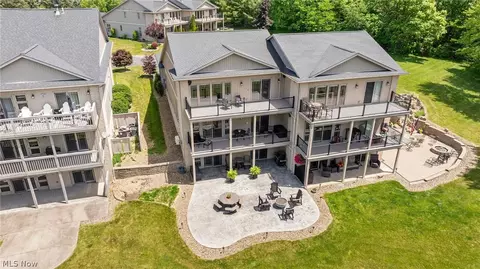 558 Bayshore Blvd, Lake Milton, OH 44429