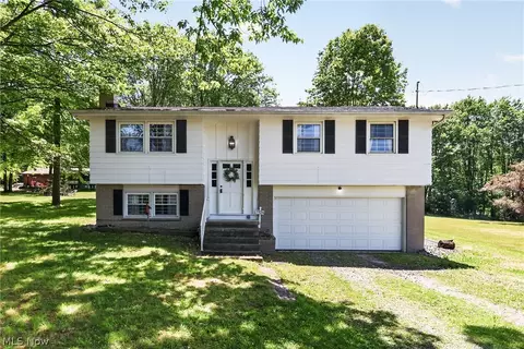 7926 Price Schaffer Rd, Hubbard, OH 44425