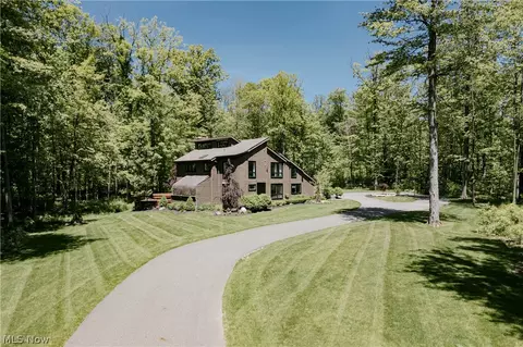 17138 Wood Acre Trl, Chagrin Falls, OH 44023