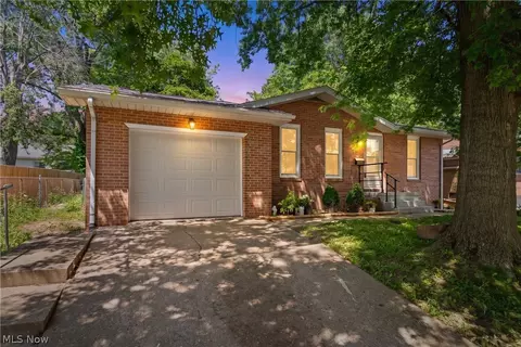 2219 34th St NW, Canton, OH 44709