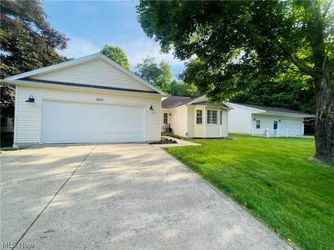 1209 Apple Valley Dr, Howard, OH 43028