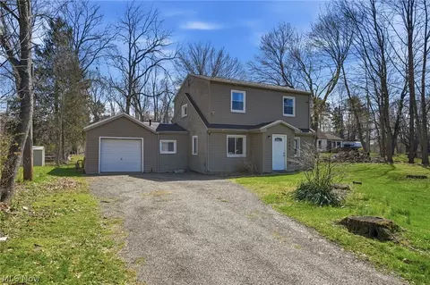 1555 Ambre Dr, Akron, OH 44312