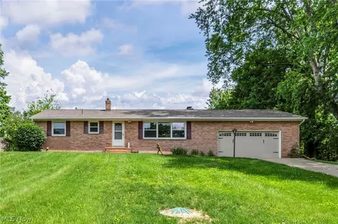 6321 Cardinal Hl NW, North Canton, OH 44720