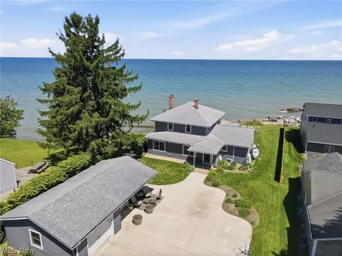 7525 Lakeshore Blvd, Madison, OH 44057