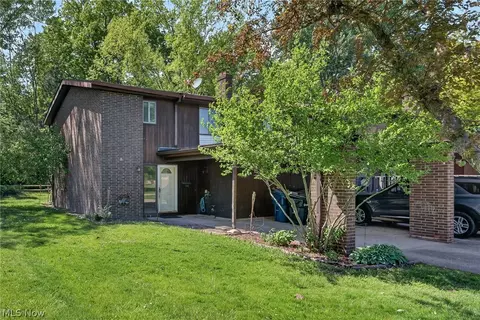 9582 Fernwood Dr, Olmsted Falls, OH 44138