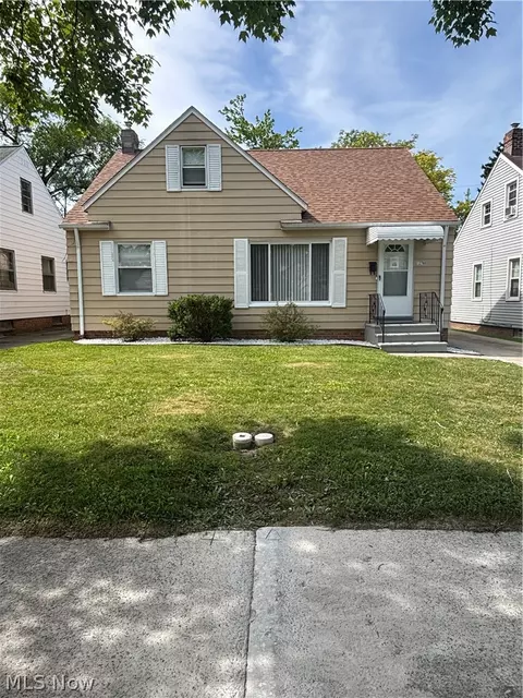 12708 Maple Leaf Dr, Garfield Heights, OH 44125