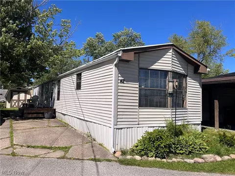 12860 Mayfield Rd #42, Chardon, OH 44024
