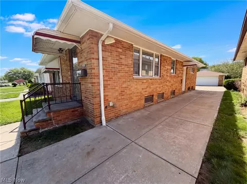 13606 Carpenter Rd, Cleveland, OH 44125