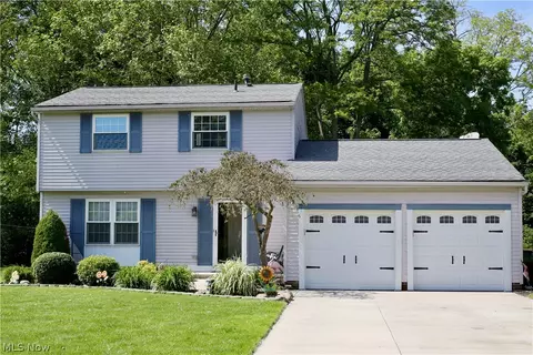 9625 Brayes Manor Dr, Mentor, OH 44060