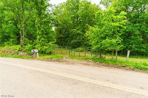 Edie Hill Road Road, Uhrichsville, OH 44683
