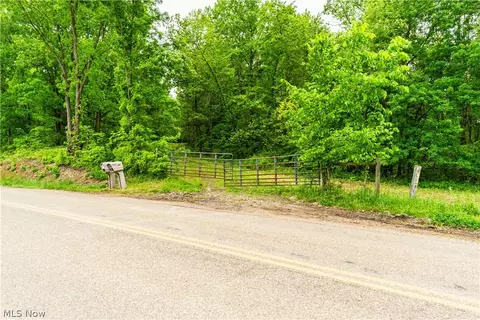 Edie Hill Road Road, Uhrichsville, OH 44683