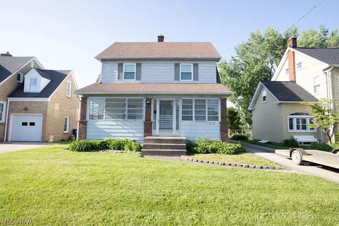 213 Como St, Struthers, OH 44471