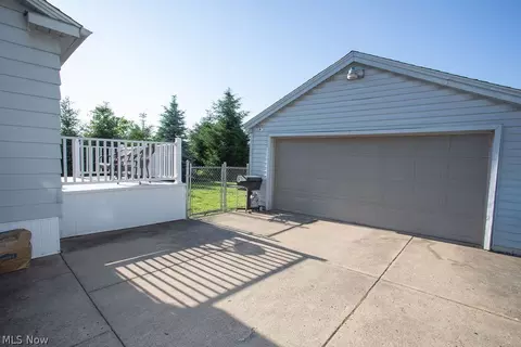 Exterior - 213 Como St, Struthers, OH 44471 photo 3 of 6