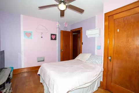Bedroom - 213 Como St, Struthers, OH 44471 photo 3 of 3