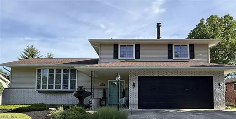 13981 Indian Creek Dr, Middleburg Heights, OH 44130