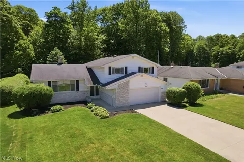 1633 Windsor Dr, Mayfield Heights, OH 44124