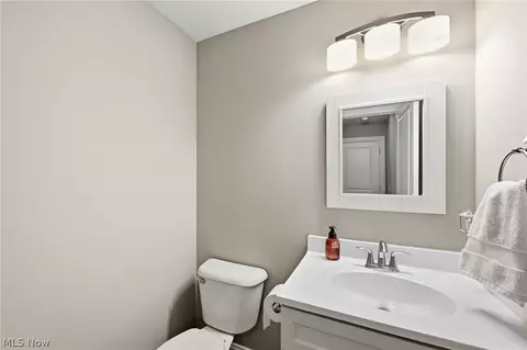 Bath - 1121 Windermere Dr, Willoughby, OH 44094 photo 1 of 2
