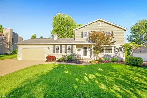 1112 Ledgebrook Dr, Tallmadge, OH 44278