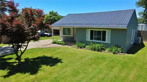 1049 S Luck Ave, Zanesville, OH 43701