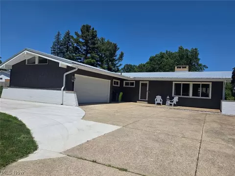482 Fairwood Dr, Tallmadge, OH 44278