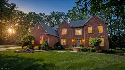 255 Pamilla Cir, Avon Lake, OH 44012