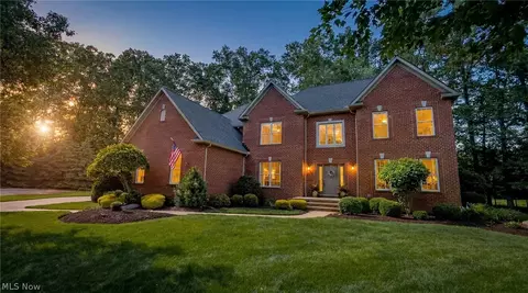 255 Pamilla Cir, Avon Lake, OH 44012