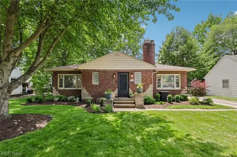 214 Kenwick Dr, Akron, OH 44313