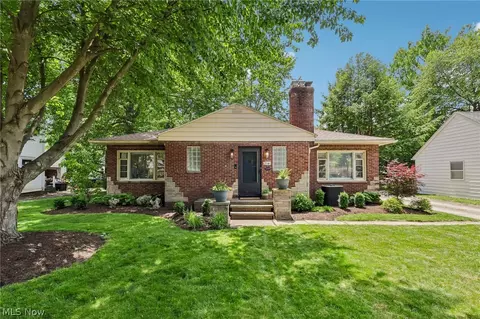 214 Kenwick Dr, Akron, OH 44313
