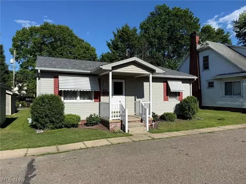 441 Esther Ct NW, New Philadelphia, OH 44663