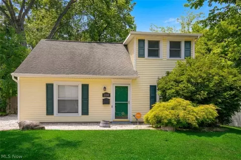2324 Suncrest Dr, Cuyahoga Falls, OH 44221
