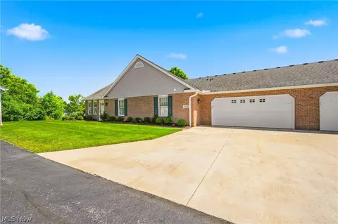1712 Sonora St NW, Uniontown, OH 44685