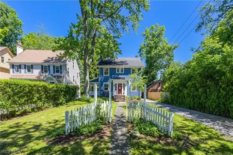 2943 Edgehill Rd, Cleveland Heights, OH 44118