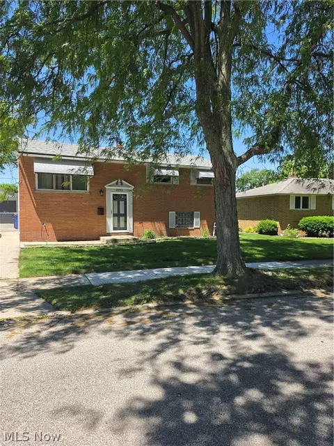 3992 W 176th St, Cleveland, OH 44111