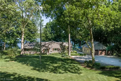 8745 Locust St SW, Sherrodsville, OH 44675