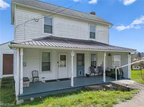 Exterior - 110 Dewey Ave, Freeport, OH 43973 photo 2 of 4