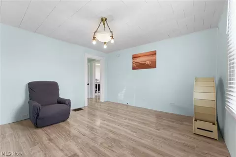 110 Dewey Ave, Freeport, OH 43973 photo 6
