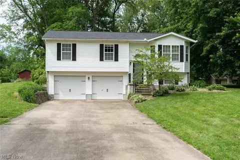 1211 Kingston Rd, Uniontown, OH 44685