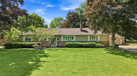 601 Murray Hill Dr, Youngstown, OH 44505