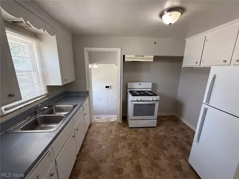 Kitchen - 411 E 264th St, Euclid, OH 44132 photo 1 of 3