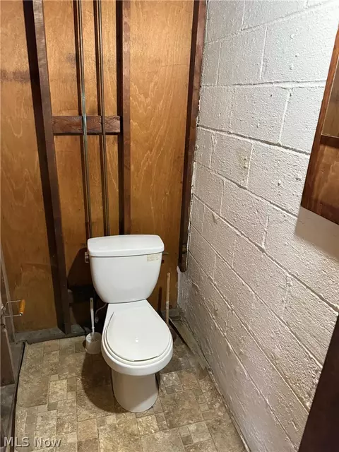 Bath - 411 E 264th St, Euclid, OH 44132 photo 3 of 3