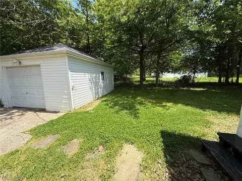 Exterior - 411 E 264th St, Euclid, OH 44132 photo 4 of 6
