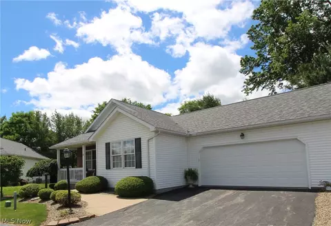 13 Hedgerows, New Middletown, OH 44442