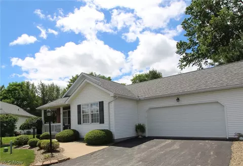 13 Hedgerows, New Middletown, OH 44442